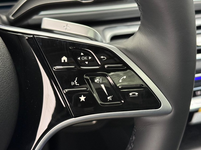 Mercedes-Benz GLE Vehicle Image 12
