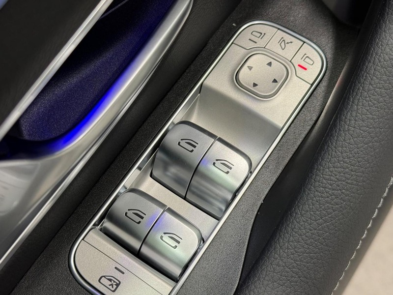 Mercedes-Benz GLE Vehicle Image 16