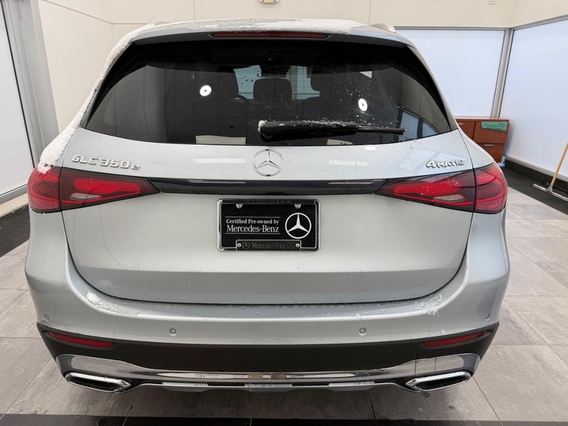 Mercedes-Benz GLC Vehicle Full-screen Gallery Image 03