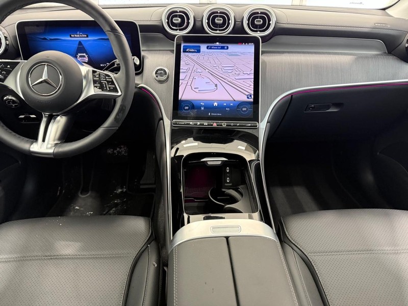 Mercedes-Benz GLC Vehicle Full-screen Gallery Image 06