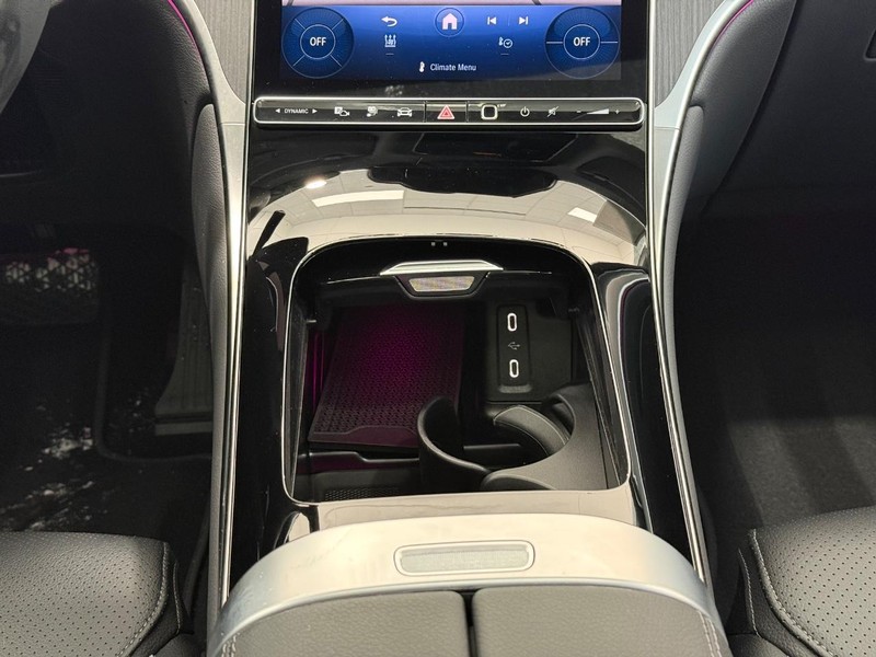 Mercedes-Benz GLC Vehicle Full-screen Gallery Image 10