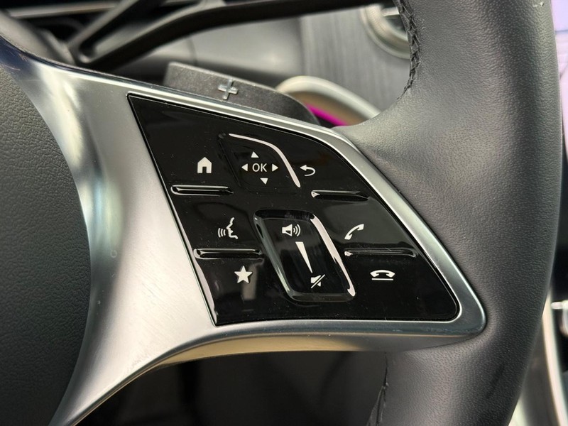 Mercedes-Benz GLC Vehicle Full-screen Gallery Image 14