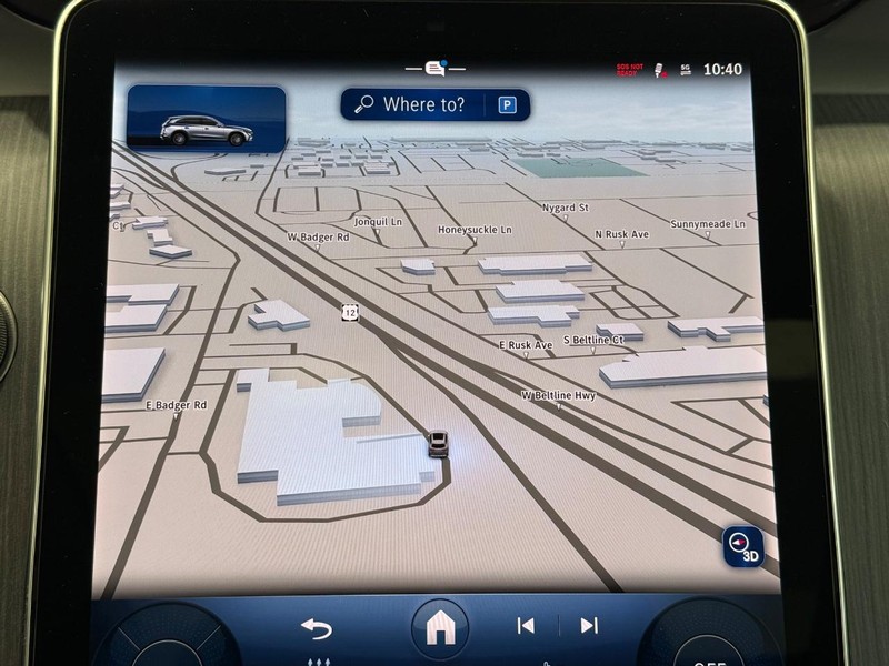 Mercedes-Benz GLC Vehicle Full-screen Gallery Image 16