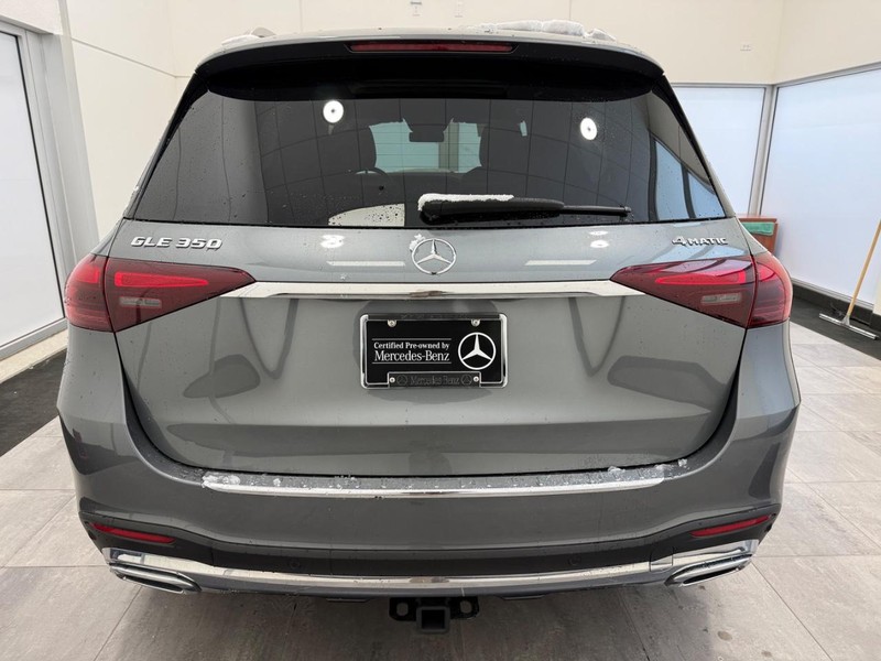 Mercedes-Benz GLE Vehicle Full-screen Gallery Image 03