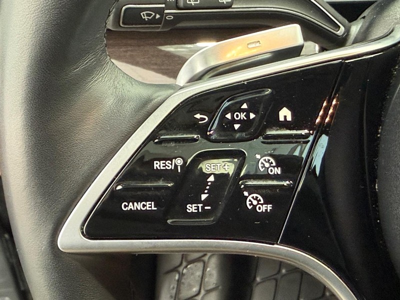 Mercedes-Benz GLE Vehicle Full-screen Gallery Image 13