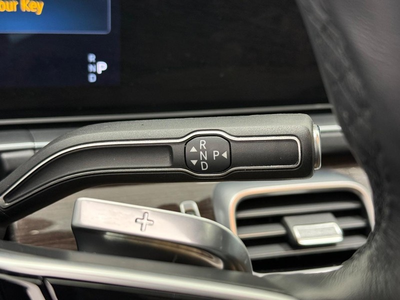 Mercedes-Benz GLE Vehicle Full-screen Gallery Image 15