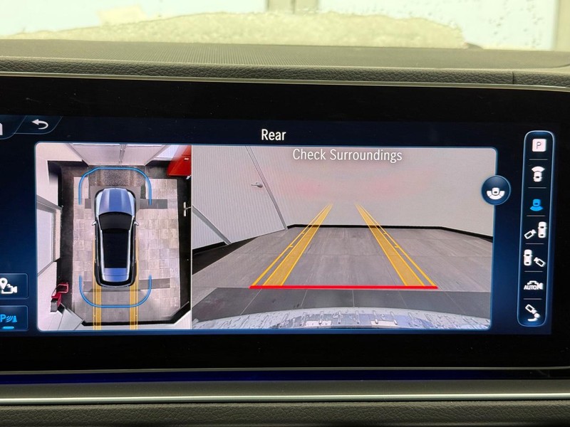 Mercedes-Benz GLE Vehicle Full-screen Gallery Image 18