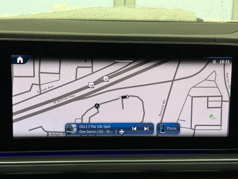 Mercedes-Benz GLE Vehicle Full-screen Gallery Image 19