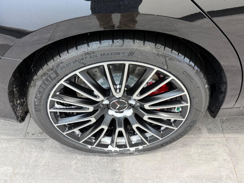 Mercedes-Benz E-Class Vehicle Image 3