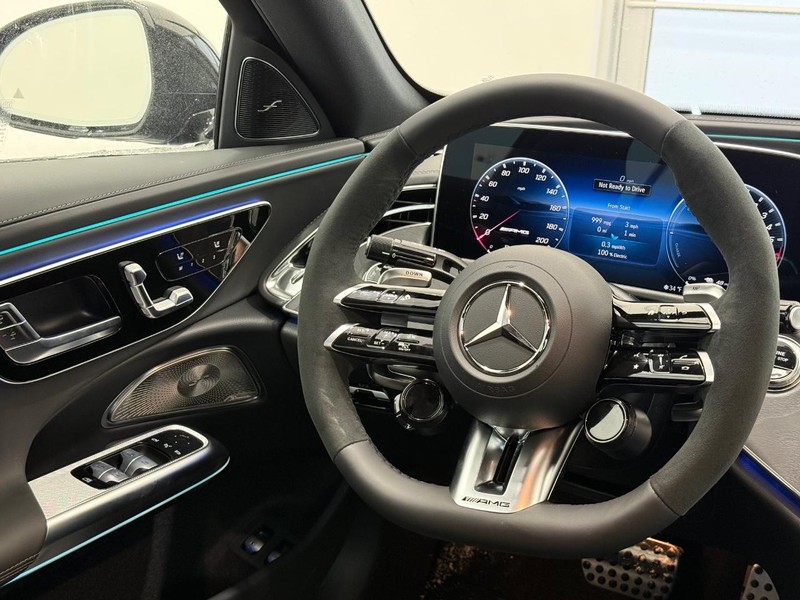 Mercedes-Benz E-Class Vehicle Image 7