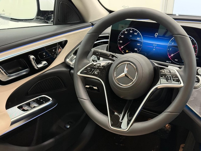Mercedes-Benz E-Class Vehicle Image 8