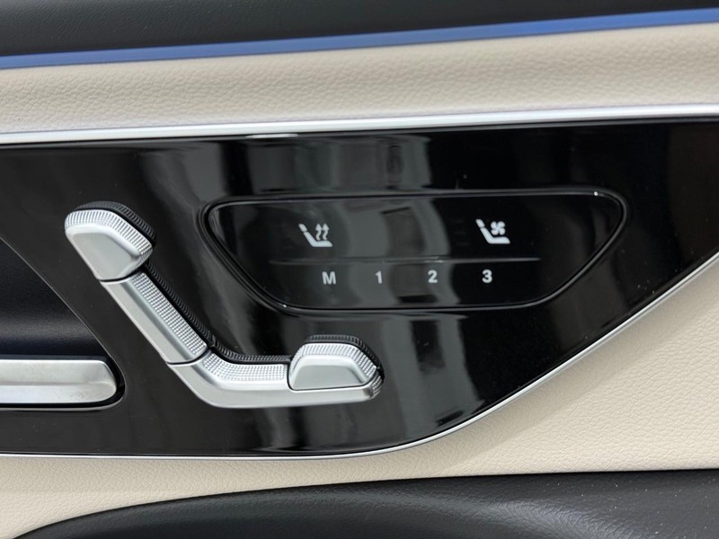 Mercedes-Benz E-Class Vehicle Image 10