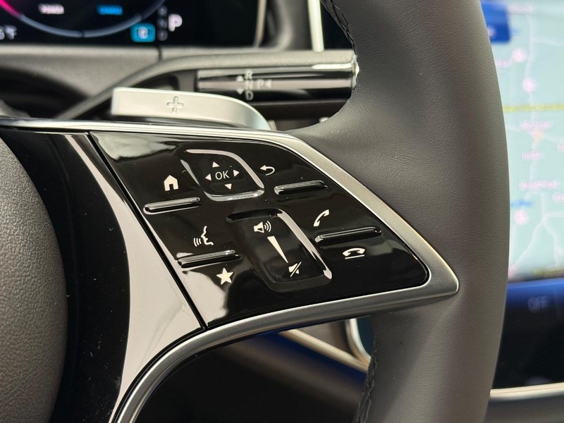 Mercedes-Benz E-Class Vehicle Image 12