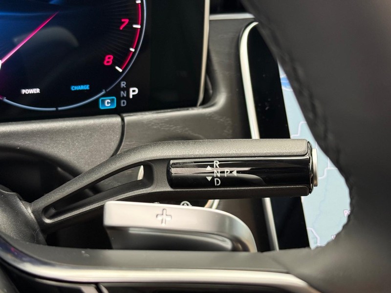 Mercedes-Benz E-Class Vehicle Image 13