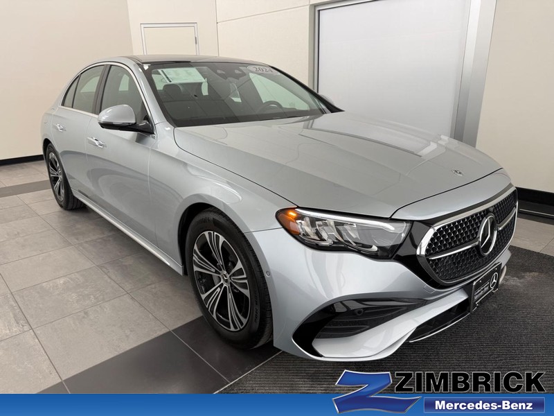 Mercedes-Benz E-Class Vehicle Full-screen Gallery Image 01