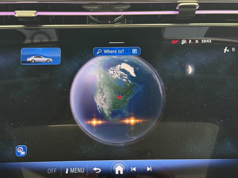 Mercedes-Benz E-Class Vehicle Full-screen Gallery Image 17