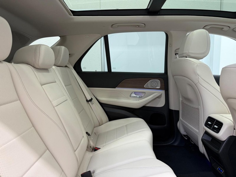 Mercedes-Benz GLE Vehicle Image 5