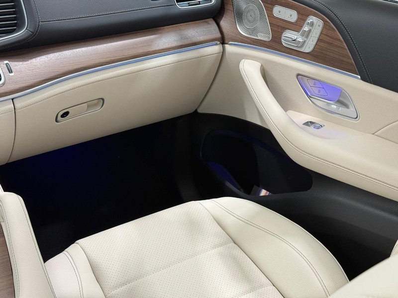 Mercedes-Benz GLE Vehicle Image 9