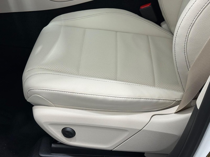 Mercedes-Benz GLE Vehicle Image 15