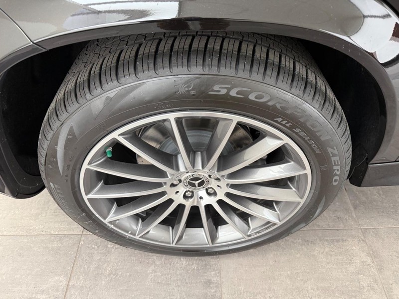 Mercedes-Benz GLE Vehicle Image 3