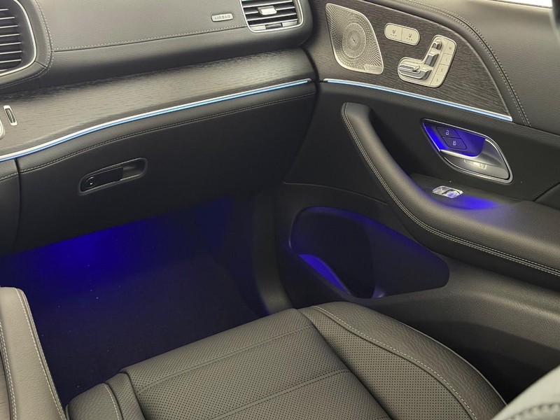 Mercedes-Benz GLE Vehicle Image 8