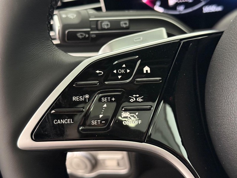 Mercedes-Benz GLE Vehicle Image 10