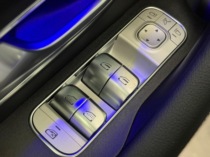 Mercedes-Benz GLE Vehicle Image 14