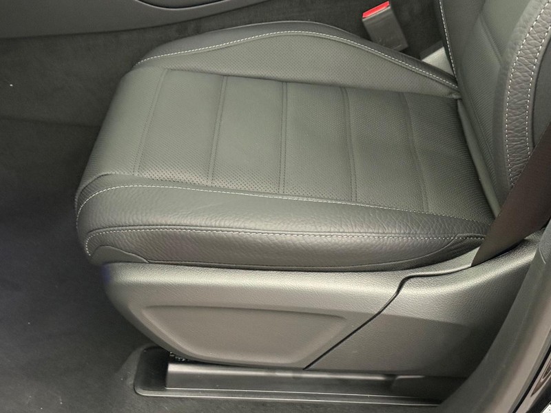 Mercedes-Benz GLE Vehicle Image 15