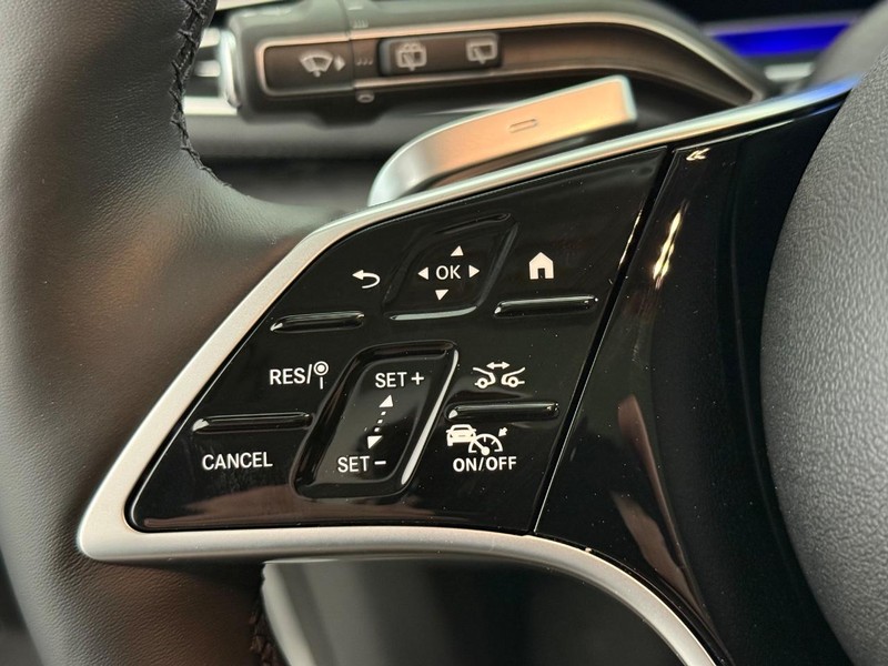 Mercedes-Benz GLE Vehicle Image 12