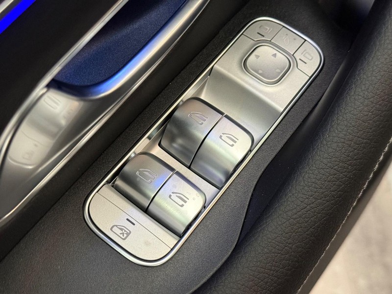 Mercedes-Benz GLE Vehicle Image 16