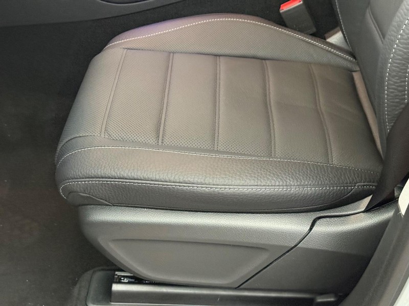 Mercedes-Benz GLE Vehicle Image 17