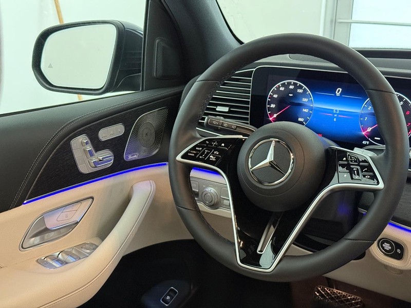 Mercedes-Benz GLE Vehicle Image 8