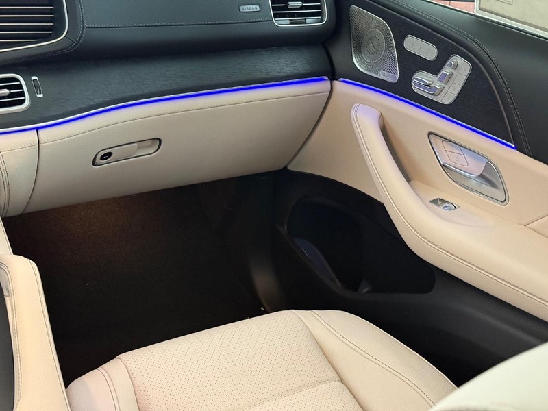 Mercedes-Benz GLE Vehicle Image 9