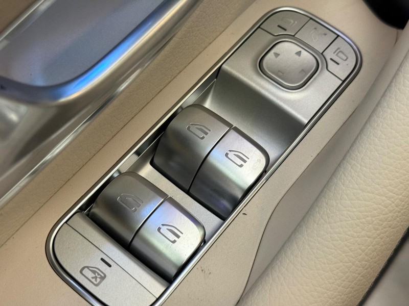 Mercedes-Benz GLE Vehicle Image 15