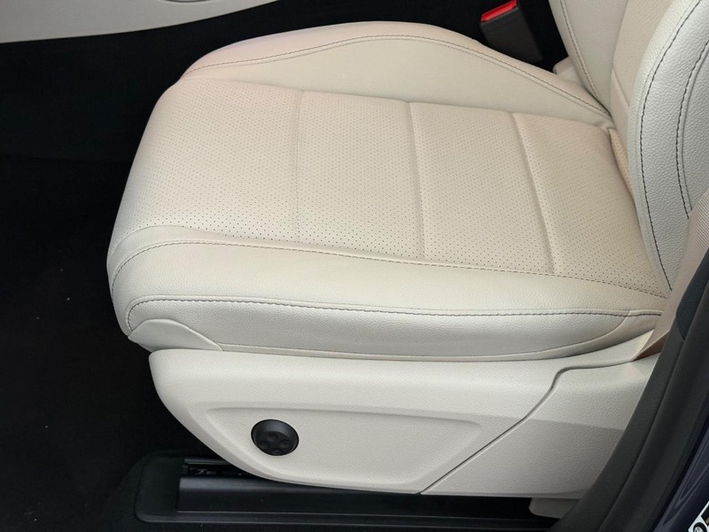 Mercedes-Benz GLE Vehicle Image 16