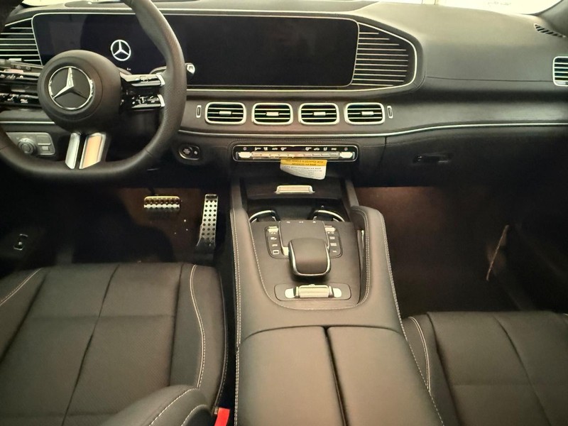 Mercedes-Benz GLS Vehicle Image 6