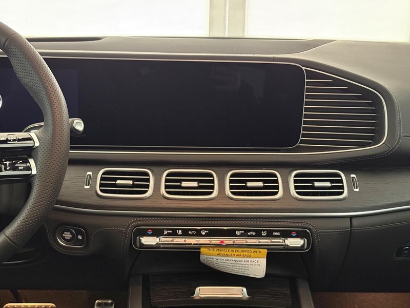 Mercedes-Benz GLS Vehicle Image 7