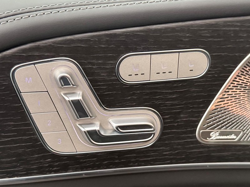 Mercedes-Benz GLS Vehicle Image 10