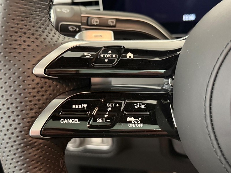 Mercedes-Benz GLS Vehicle Image 11