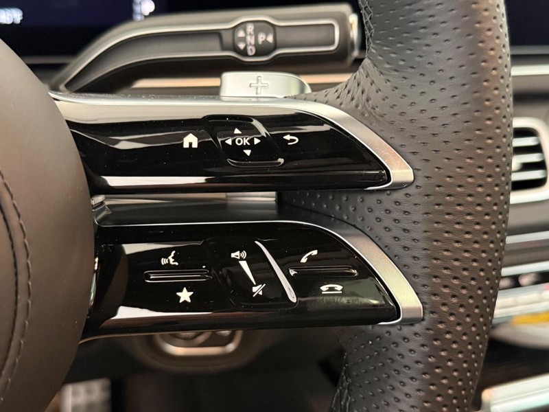 Mercedes-Benz GLS Vehicle Image 12