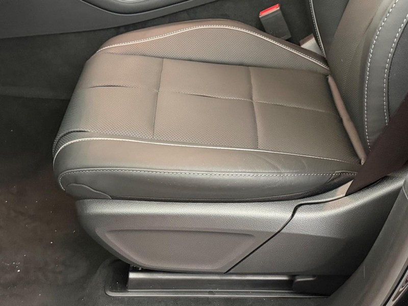 Mercedes-Benz GLS Vehicle Image 16