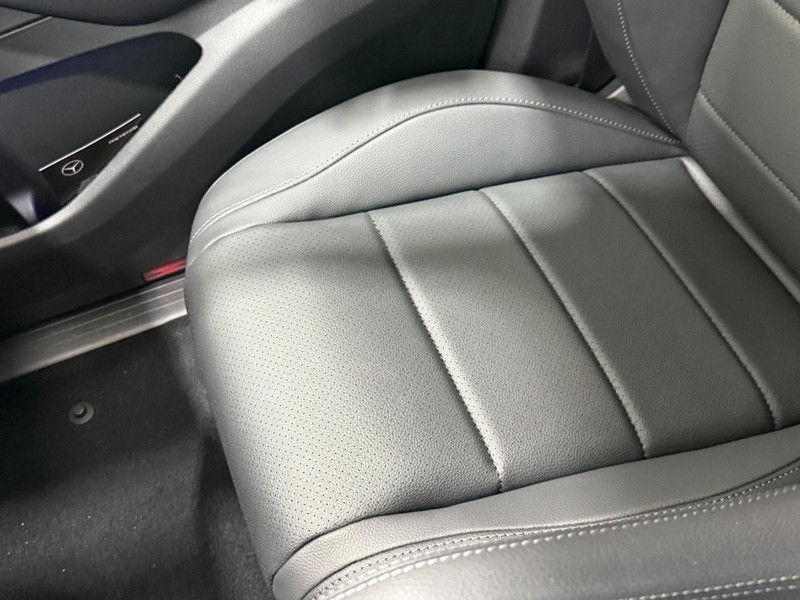 Mercedes-Benz GLE Vehicle Image 11