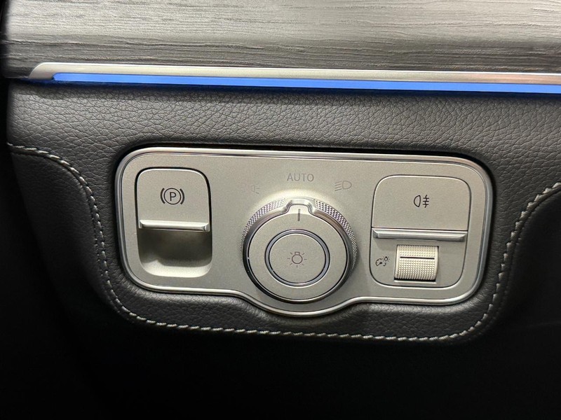 Mercedes-Benz GLE Vehicle Image 12