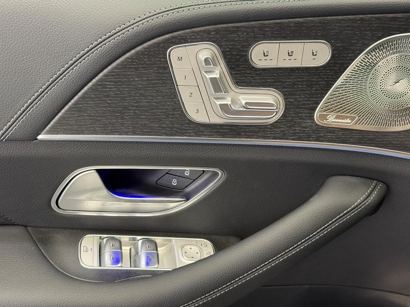 Mercedes-Benz GLE Vehicle Image 13