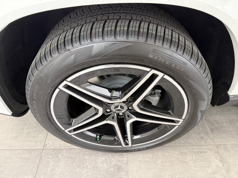 Mercedes-Benz GLS Vehicle Image 3