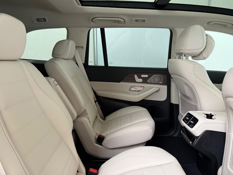 Mercedes-Benz GLS Vehicle Image 5