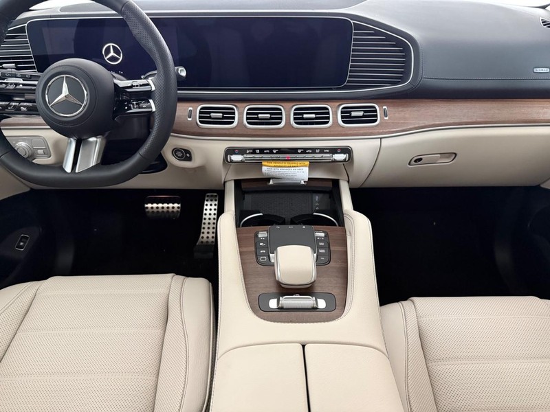 Mercedes-Benz GLS Vehicle Image 6