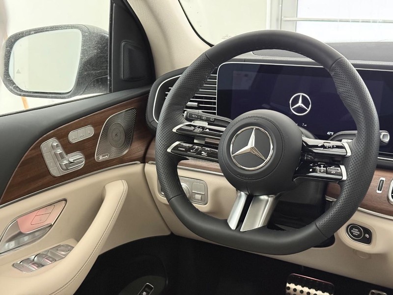 Mercedes-Benz GLS Vehicle Image 8