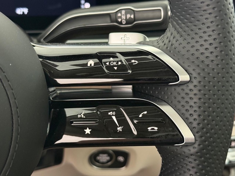 Mercedes-Benz GLS Vehicle Image 12