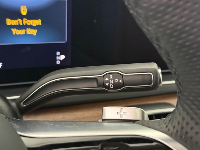 Mercedes-Benz GLS Vehicle Image 13